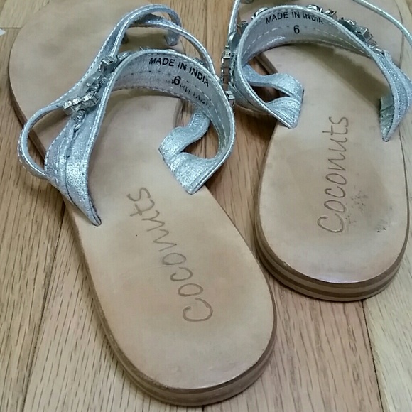 Coconuts Dressy Toe Sandals - Picture 4 of 4